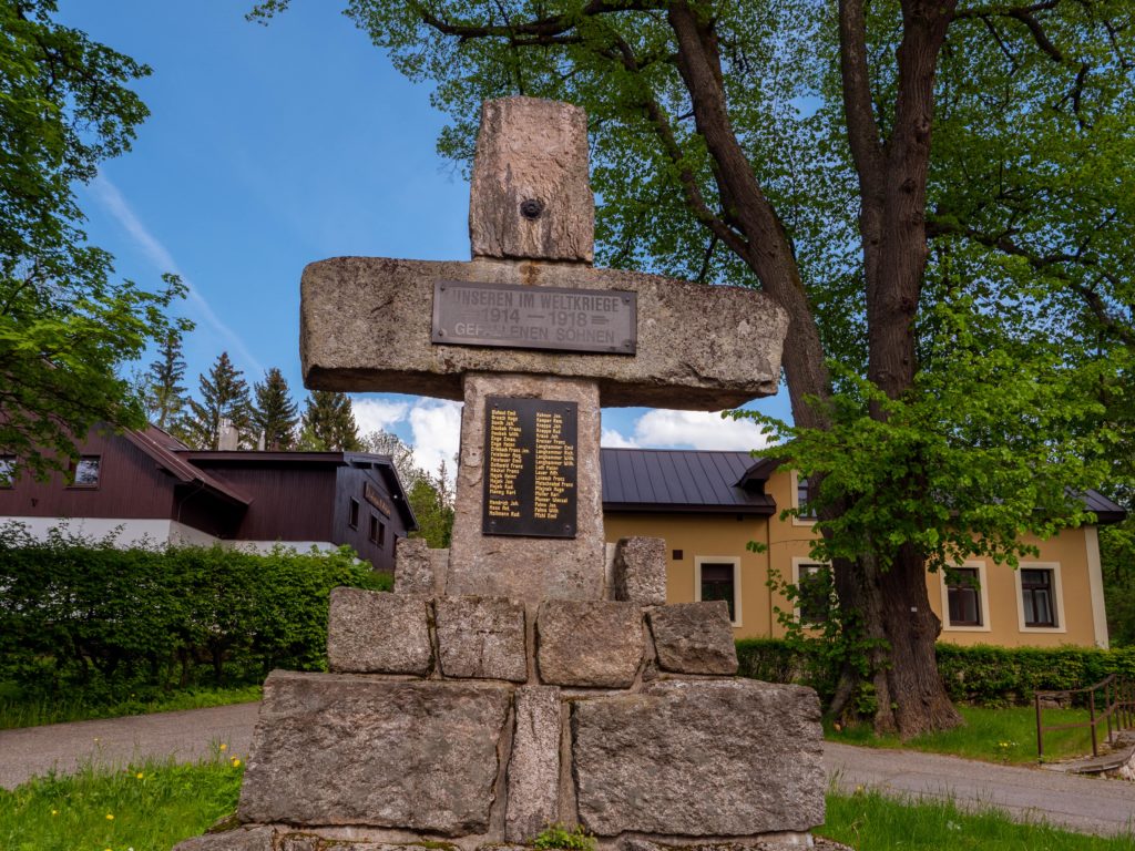 Pomnik ofiar wojny w Harrachovie
