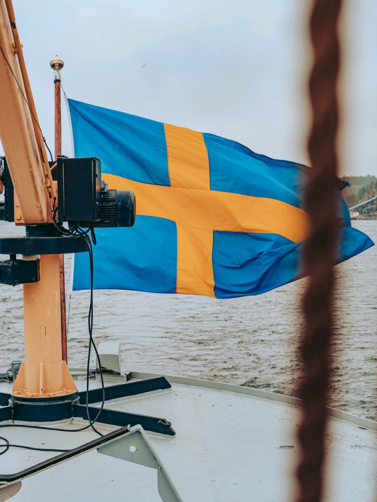 Rejs na Vaxholm i flaga Szwecji