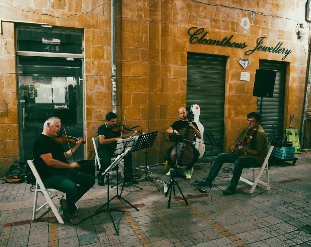 Muzycy na ulicach południowej Nikozji