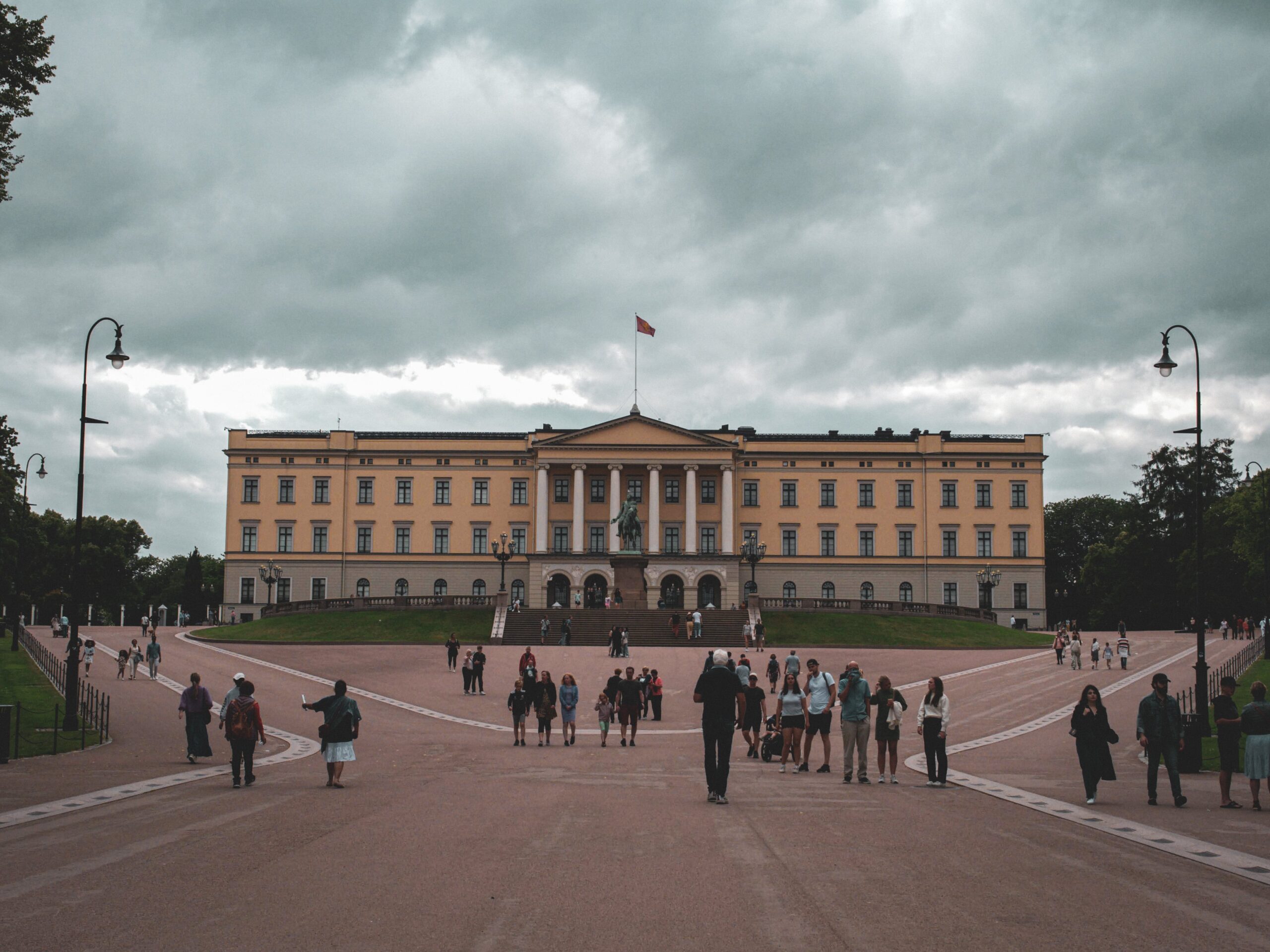 Dziedziniec przed Pałacem Królewskim w Oslo
